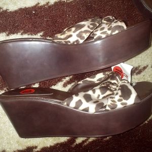 Leopard print open toe shoes